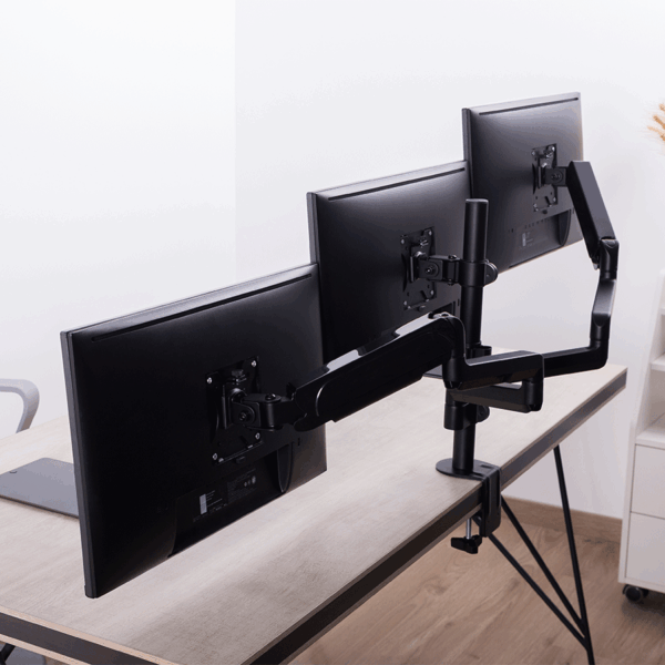 NOSAČ ZA TRI MONITORA GEMBIRD MA-DA3-01, montaža na stol, (full-motion), do 27”, up to 7 kg